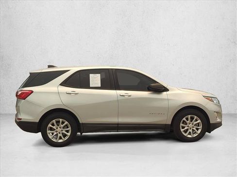 Used 2018 Chevrolet Equinox LS FWD image 4