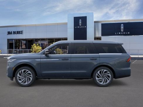New 2026 Lincoln Navigator Reserve AWD/4WD image 3