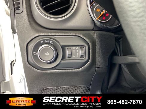 Used 2021 Jeep Wrangler Sport AWD/4WD image 13