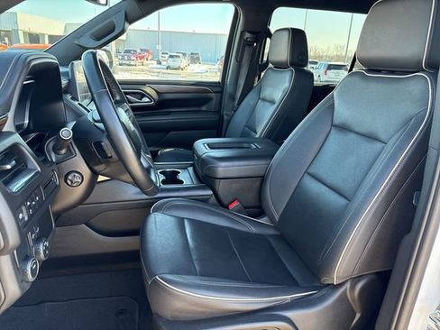 Used 2023 Chevrolet Suburban Premier image 11