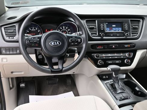 Used 2018 Kia Sedona L FWD image 27