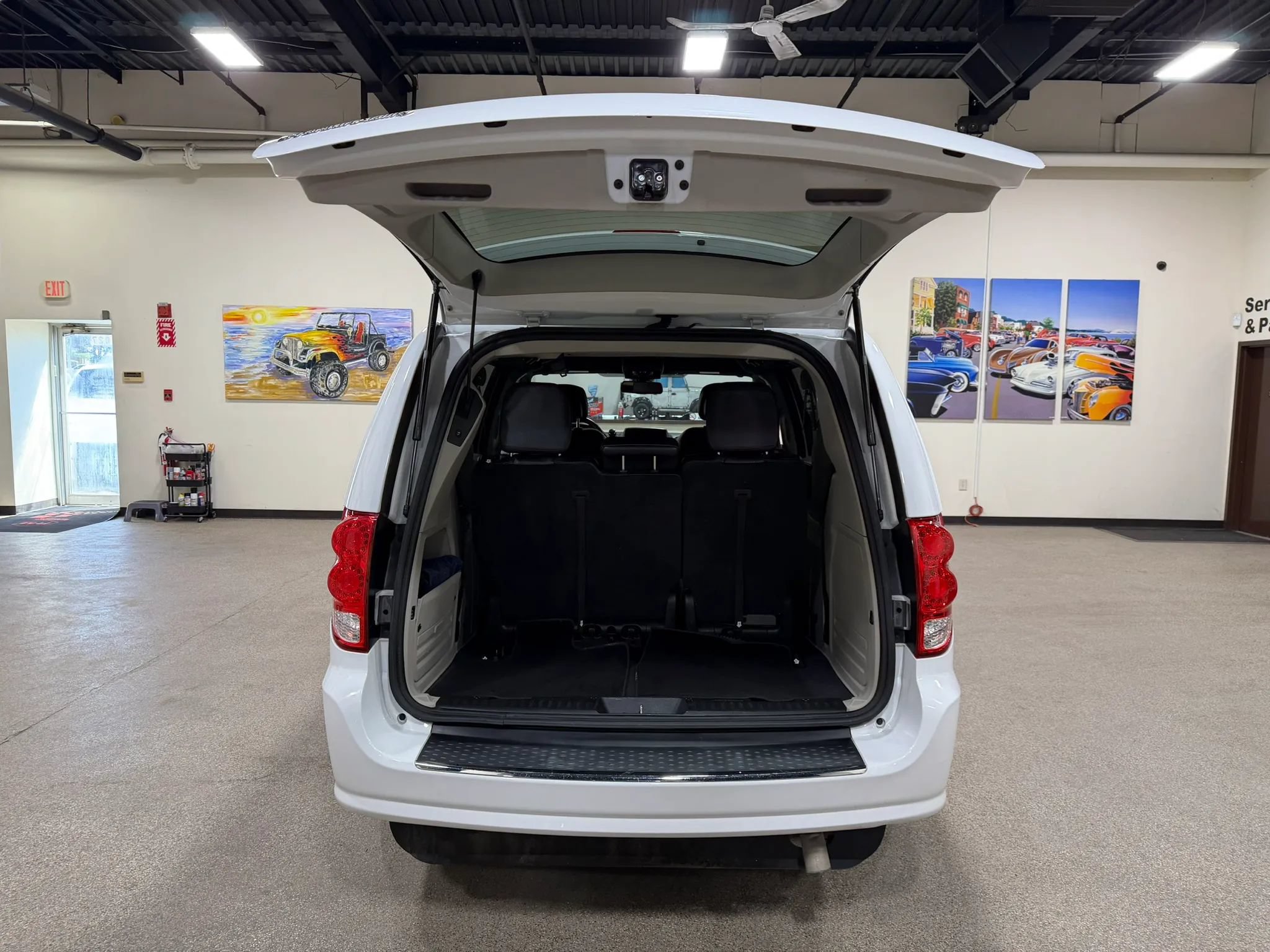 Used 2019 Dodge Grand Caravan SXT FWD image 27
