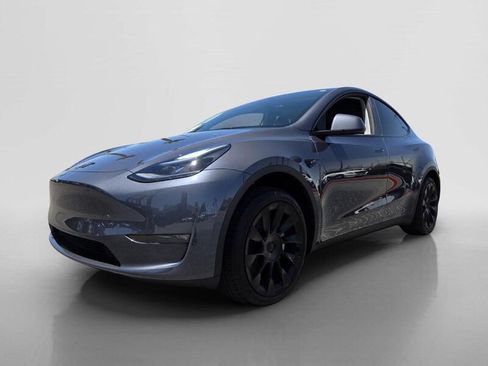 Used 2023 Tesla Model Y 2WD image 8