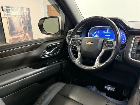 Used 2022 Chevrolet Suburban LT image 11