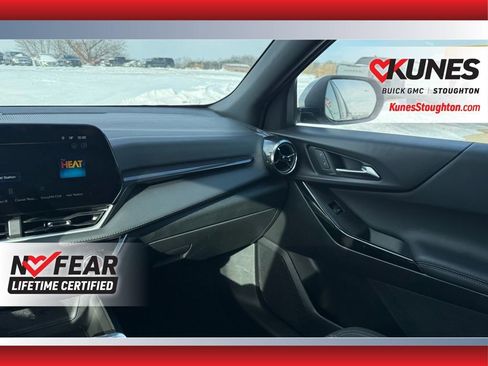 Used 2025 Chevrolet Equinox LT image 28