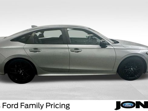 Used 2023 Honda Civic Sport image 3