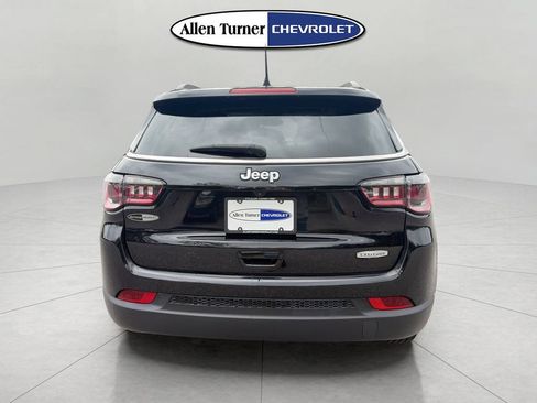 Used 2022 Jeep Compass Latitude FWD image 5