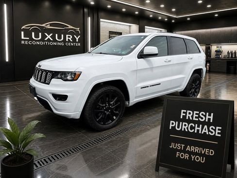 Used 2021 Jeep Grand Cherokee Laredo X AWD/4WD image 1