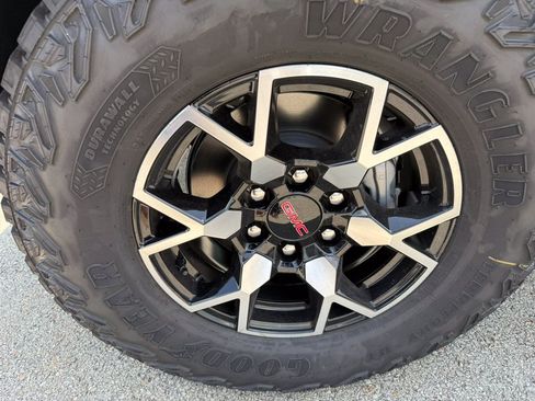 New 2026 GMC Canyon AT4X AWD/4WD image 9