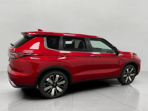 New 2025 Mitsubishi Outlander SE image 2