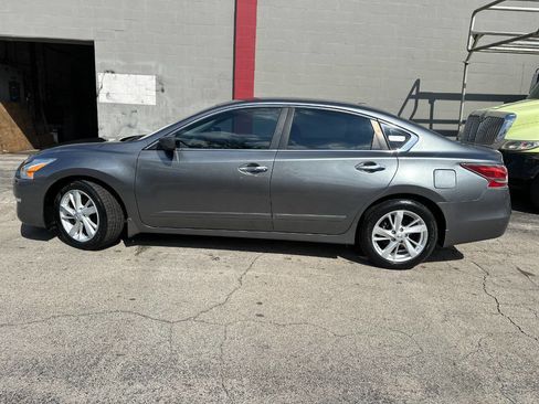 Used 2014 Nissan Altima 2.5 SV image 2