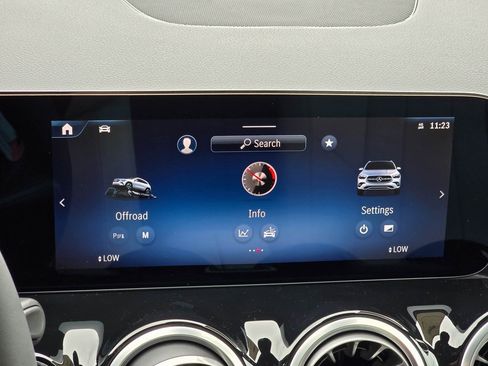 New 2025 Mercedes-Benz GLA 250 4MATIC image 16