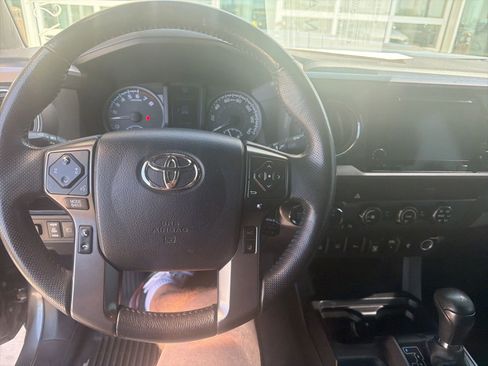 Used 2019 Toyota Tacoma TRD Sport AWD/4WD image 18