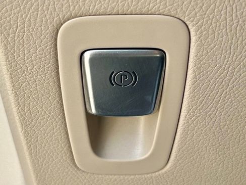 Certified 2022 Mercedes-Benz GLC 300 4MATIC image 29