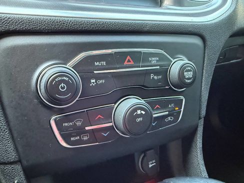 Used 2020 Dodge Charger SXT w/ Leather Interior Group image 39