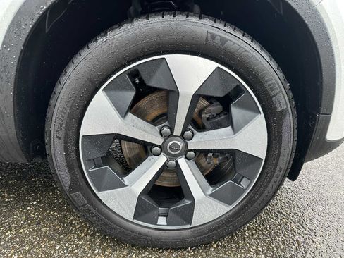 Used 2025 Volvo XC40 B5 Core w/ Protection Package Premier image 9