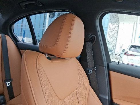 Used 2025 BMW 330i Sedan w/ M Sport Package RWD image 23