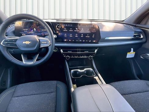 New 2026 Chevrolet Traverse LT w/ Driver Confidence Package image 2