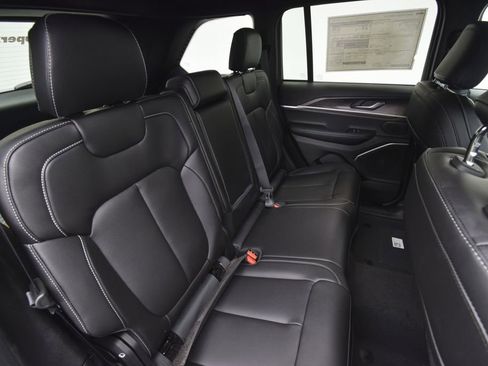 New 2026 Jeep Grand Cherokee Limited AWD/4WD image 18