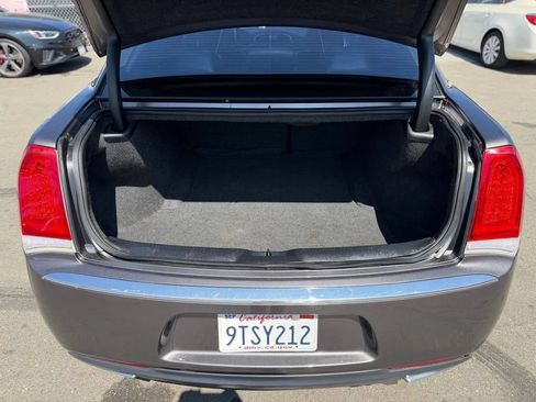 Used 2015 Chrysler 300 Limited RWD image 29