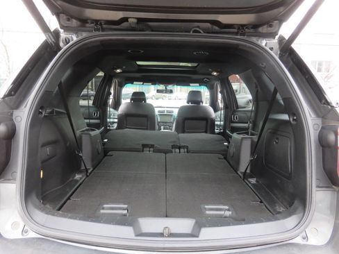 Used 2016 Ford Explorer XLT w/ Equipment Group 202A image 24