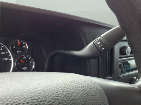 Used 2015 Chevrolet Express 2500 RWD image 19