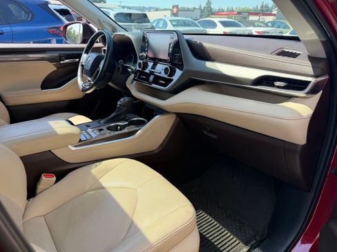 Used 2021 Toyota Highlander Limited AWD/4WD image 24