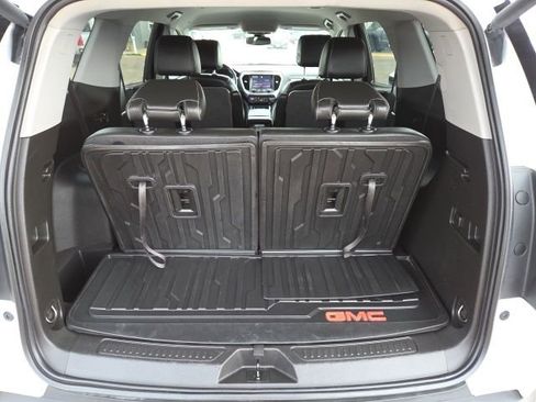 Used 2021 GMC Acadia SLT w/ Preferred Package image 7