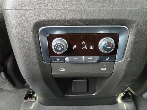 Used 2024 Chevrolet Tahoe Premier AWD/4WD image 16