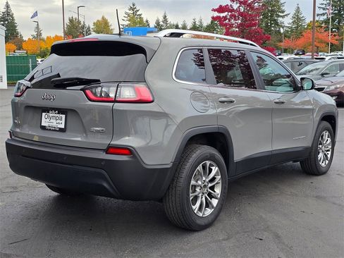 Used 2020 Jeep Cherokee Latitude Plus image 4