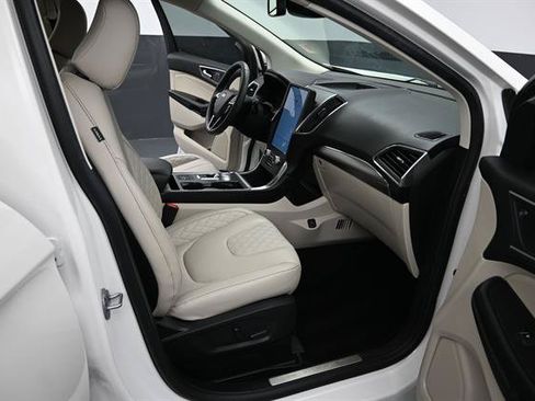 Certified 2024 Ford Edge Titanium AWD/4WD image 16