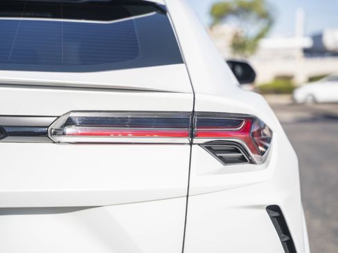 Used 2021 Lamborghini Urus image 10