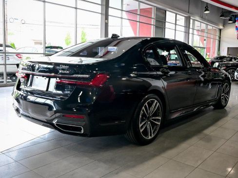 Used 2020 BMW 750i xDrive w/ Executive Package AWD/4WD image 5