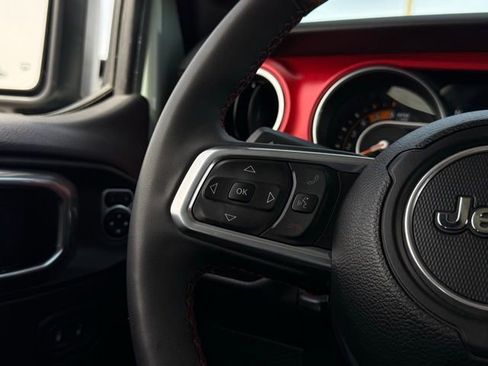 Used 2023 Jeep Gladiator Rubicon w/ Dual Top Group AWD/4WD image 10