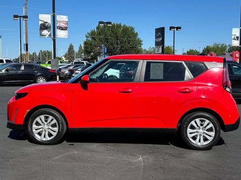 Used 2024 Kia Soul LX FWD image 8
