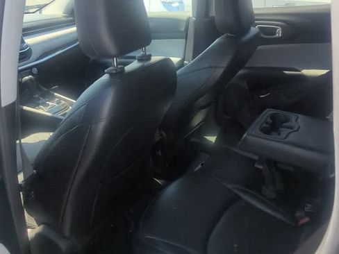 Used 2022 Jeep Compass Latitude w/ Sun and Sound Group AWD/4WD image 6