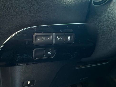 Used 2022 Toyota Prius LE image 22