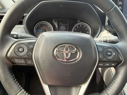 Used 2022 Toyota Venza LE AWD/4WD image 16