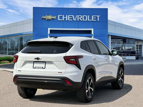 Certified 2024 Chevrolet Trax RS w/ Driver Confidence Package FWD image 4