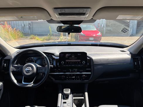 Used 2025 Nissan Pathfinder SV FWD image 36