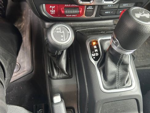 Certified 2025 Jeep Wrangler Unlimited Sport AWD/4WD image 23