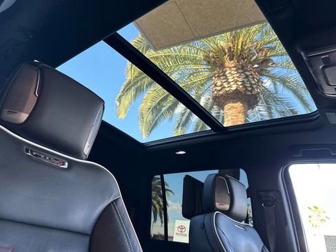 Certified 2025 GMC Yukon XL AT4 Ultimate AWD/4WD image 19