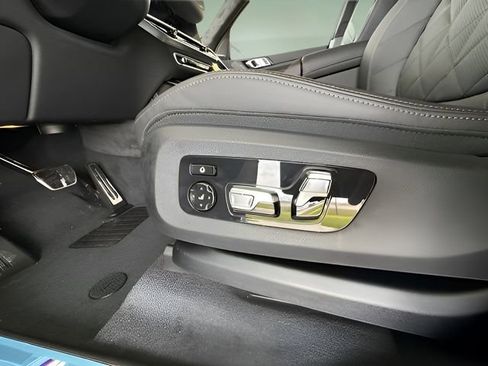 Used 2026 BMW X7 xDrive40i w/ M Sport Package image 24
