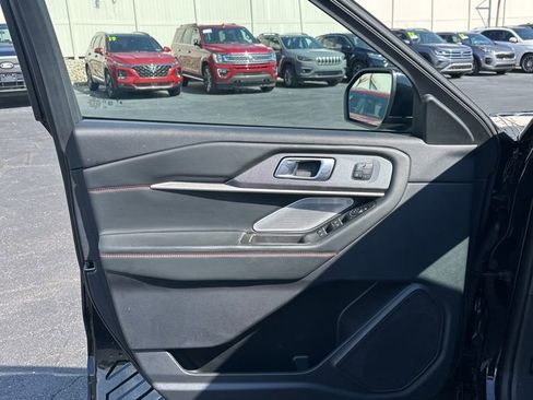 Used 2025 Ford Explorer ST image 6