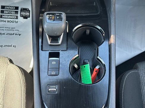 Used 2025 Nissan Rogue SV FWD image 24
