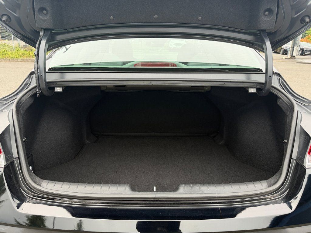 Used 2024 Hyundai Elantra SEL FWD image 23