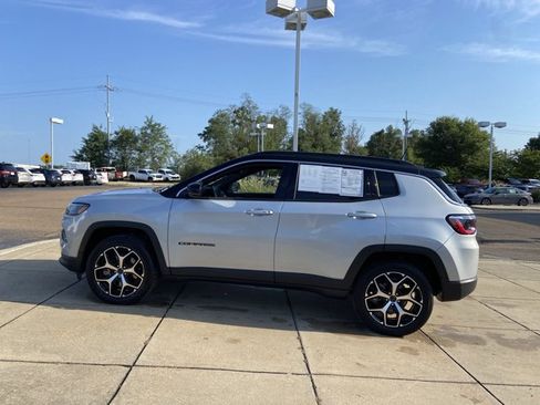 Used 2025 Jeep Compass Limited AWD/4WD image 6
