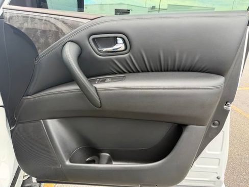 Used 2023 Nissan Armada Platinum w/ Captain's Chairs Package RWD image 12