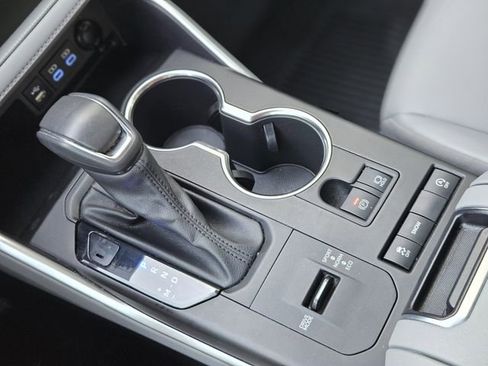 Used 2022 Toyota Highlander XLE image 26