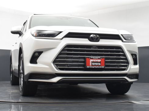 Used 2024 Toyota Grand Highlander AWD Hybrid image 42